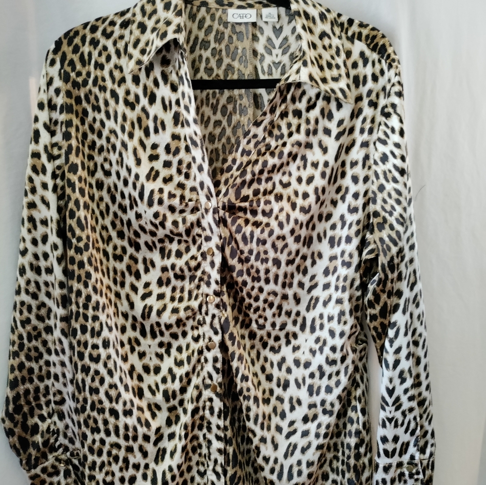 Cato's Cream and Brown Leopard Print Button Down Shirt Size XL Pre-owned. - Picture 8 of 8